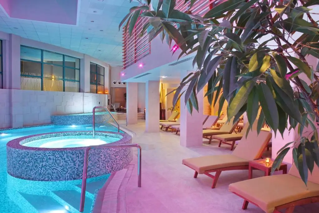 Hotel Mona