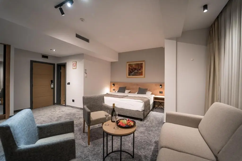 Hotel Mona