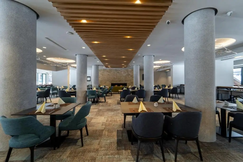 Hotel Mona
